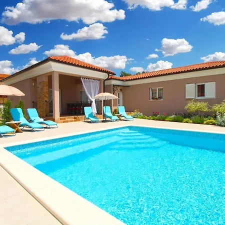 Olgica 2269 Holiday home Pula