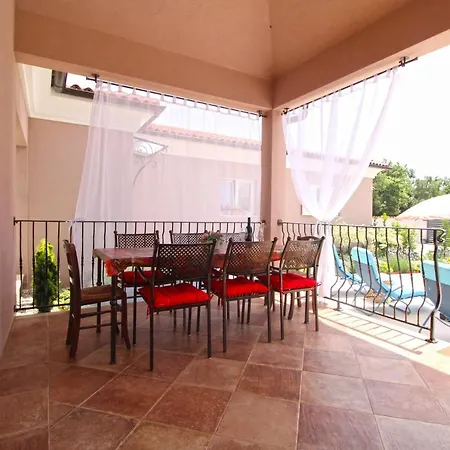 Olgica 2269 Holiday home Pula