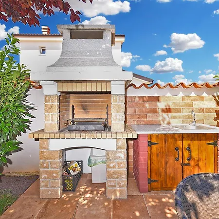 Olgica 2269 Holiday home Pula
