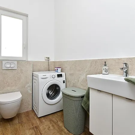 Olgica 2269 Holiday home Pula