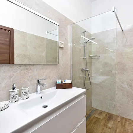 Olgica 2269 Holiday home Pula