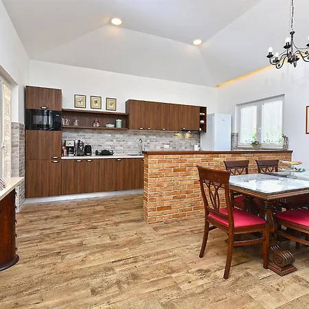 Olgica 2269 Vikendica Pula