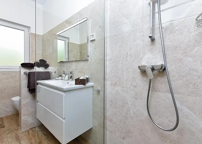 Olgica 2269 Vikendica *